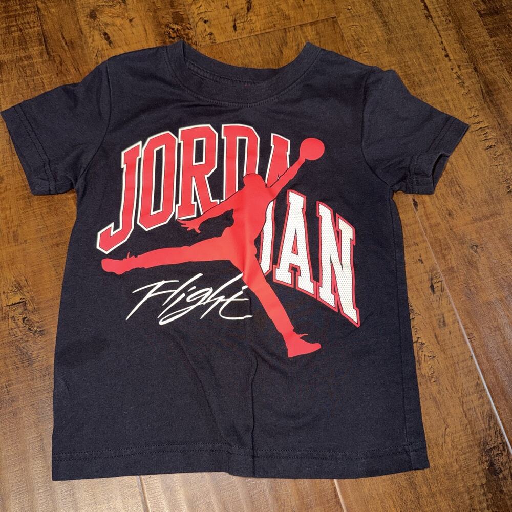 Jordan Little kids size 5-6 T-shirt Black